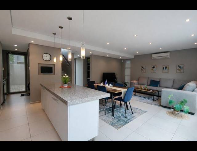 3 BEDROOM PROPERTY TO RENT IN MENLO PARK